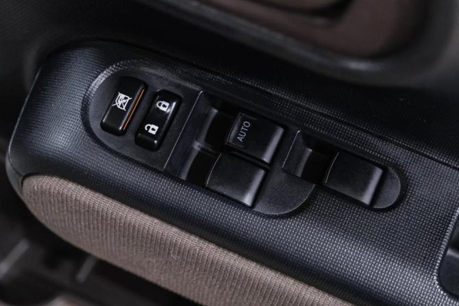 Toyota Spade с пробегом 2015 года, цена 969 000 рублей, 105000 км, компактвэн, Автокод Объявления