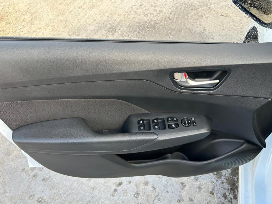 Hyundai Solaris II Санкт-Петербург  - изображение 12