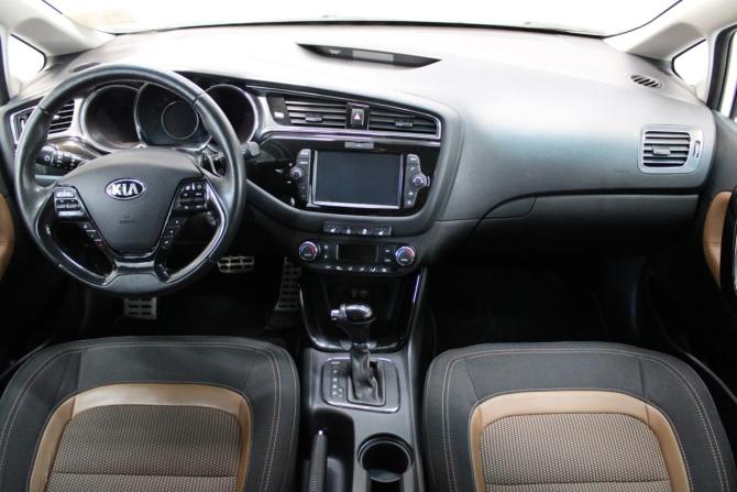 Kia Ceed II Рестайлинг с пробегом 2018 года, цена 1 438 000 рублей, 105717 км, хэтчбек, Автокод Объявления