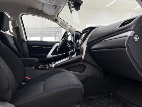 Mitsubishi Pajero Sport III с пробегом 2018 года, цена 2 800 000 рублей, 116500 км, внедорожник, Автокод Объявления
