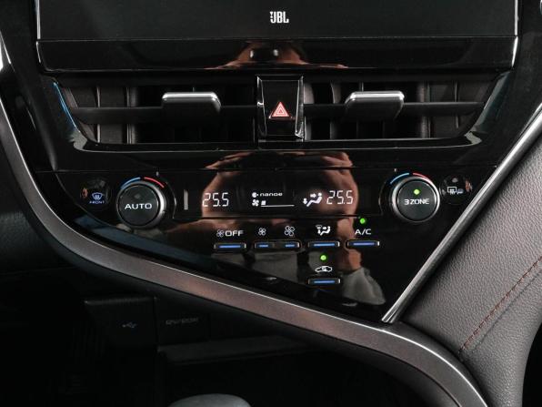 Toyota Camry VIII (XV70) Рестайлинг с пробегом 2023 года, цена 4 299 000 рублей, 12213 км, седан, Автокод Объявления