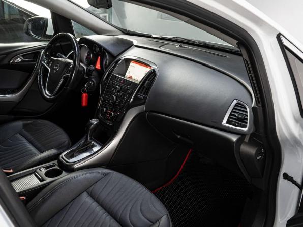 Opel Astra J Рестайлинг с пробегом 2014 года, цена 990 000 рублей, 160965 км, седан, Автокод Объявления