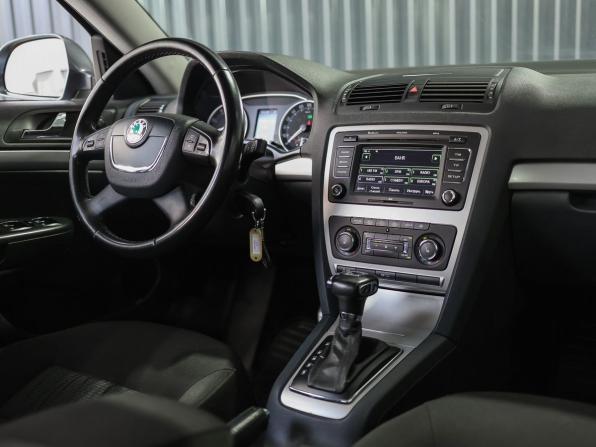 Skoda Octavia II (A5) Рестайлинг с пробегом 2013 года, цена 1 159 000 рублей, 137670 км, лифтбек, Автокод Объявления
