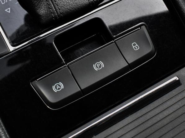Skoda Superb III с пробегом 2018 года, цена 1 950 000 рублей, 72750 км, лифтбек, Автокод Объявления
