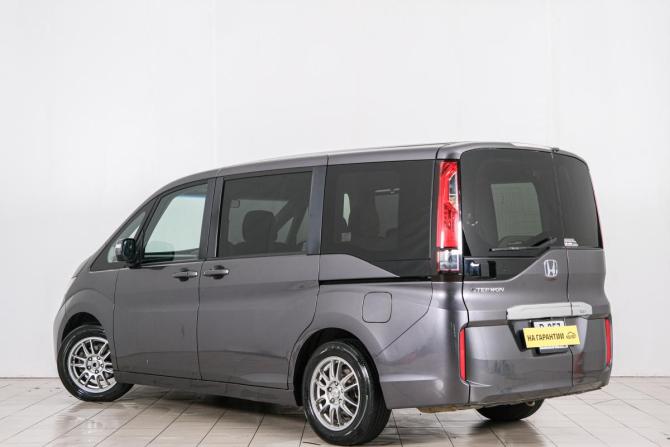 Honda Stepwgn V Рестайлинг с пробегом 2021 года, цена 2 579 000 рублей, 82000 км, минивэн, Автокод Объявления