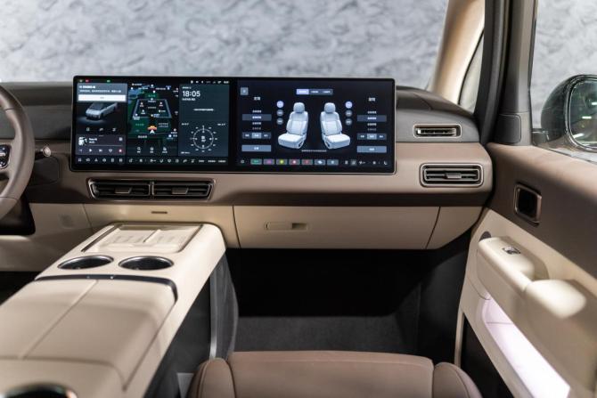 Новый Li Auto (Lixiang) Mega 2025 года, цена 9 390 000 рублей, минивэн, Автокод Объявления