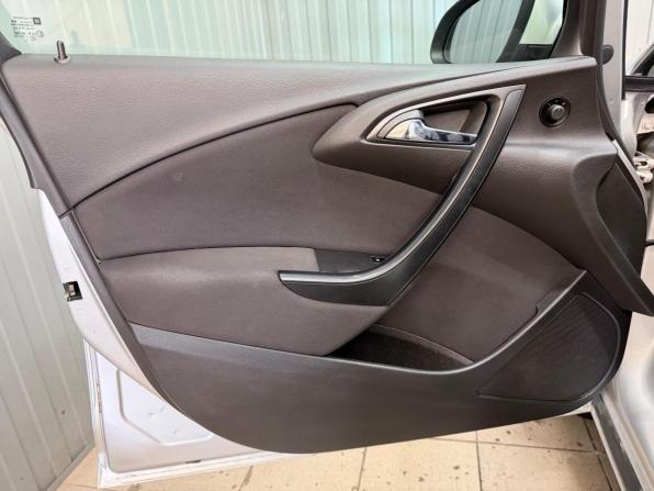 Opel Astra J Рестайлинг с пробегом 2013 года, цена 899 000 рублей, 136560 км, универсал, Автокод Объявления