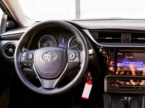 Toyota Corolla XI (E160 E170 E180) Рестайлинг 1 с пробегом 2018 года, цена 1 784 000 рублей, 77433 км, седан, Автокод Объявления