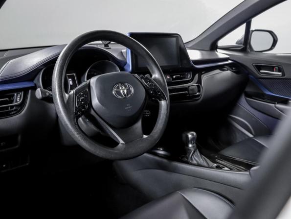 Toyota C-HR I Рестайлинг с пробегом 2021 года, цена 2 850 000 рублей, 45258 км, внедорожник, Автокод Объявления