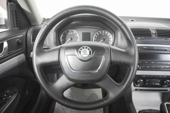 Skoda Octavia II (A5) Рестайлинг с пробегом 2011 года, цена 649 000 рублей, 301400 км, лифтбек, Автокод Объявления