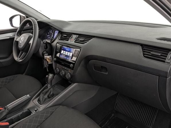 Skoda Octavia III (A7) Рестайлинг с пробегом 2017 года, цена 1 660 000 рублей, 68914 км, лифтбек, Автокод Объявления