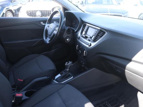 Hyundai Solaris II с пробегом 2018 года, цена 1 350 000 рублей, 71930 км, седан, Автокод Объявления