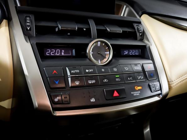 Lexus NX I с пробегом 2016 года, цена 2 690 000 рублей, 140207 км, внедорожник, Автокод Объявления