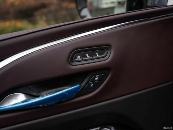 Cadillac Escalade V с пробегом 2024 года, цена 23 500 000 рублей, 18 км, внедорожник, Автокод Объявления
