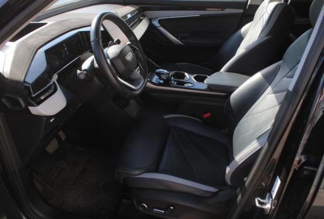 Geely Atlas II с пробегом 2024 года, цена 3 050 000 рублей, 45298 км, внедорожник, Автокод Объявления