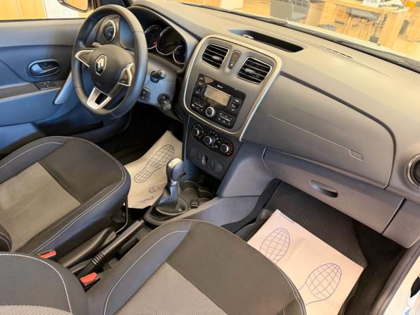 Renault Logan II Рестайлинг с пробегом 2022 года, цена 1 038 000 рублей, 93000 км, седан, Автокод Объявления