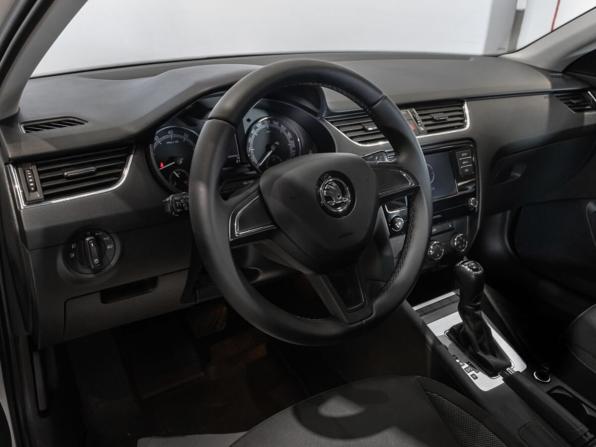 Skoda Octavia III (A7) Рестайлинг с пробегом 2019 года, цена 1 803 900 рублей, 93893 км, лифтбек, Автокод Объявления