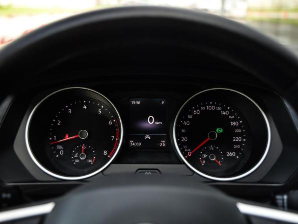 Volkswagen Tiguan II Рестайлинг с пробегом 2021 года, цена 2 614 000 рублей, 33911 км, внедорожник, Автокод Объявления
