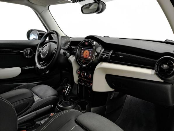 Mini Hatch III (F55/F56) Рестайлинг с пробегом 2021 года, цена 2 950 000 рублей, 65664 км, хэтчбек, Автокод Объявления