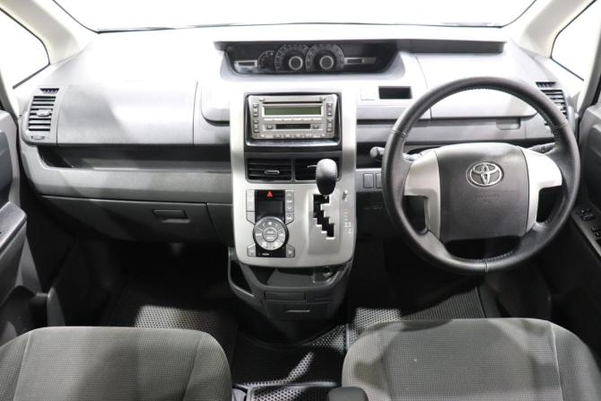 Toyota Noah II (R70) с пробегом 2007 года, цена 1 085 000 рублей, 336428 км, минивэн, Автокод Объявления