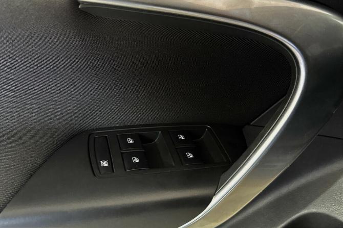 Opel Insignia I Рестайлинг с пробегом 2014 года, цена 1 020 000 рублей, 93803 км, седан, Автокод Объявления