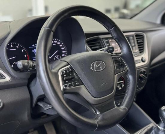 Hyundai Solaris II с пробегом 2017 года, цена 1 099 000 рублей, 98000 км, седан, Автокод Объявления
