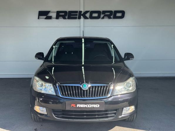 Skoda Octavia II (A5) Рестайлинг с пробегом 2012 года, цена 1 049 000 рублей, 127000 км, лифтбек, Автокод Объявления