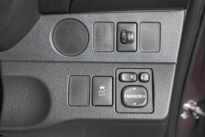 Toyota Ractis II с пробегом 2014 года, цена 939 000 рублей, 121600 км, хэтчбек, Автокод Объявления
