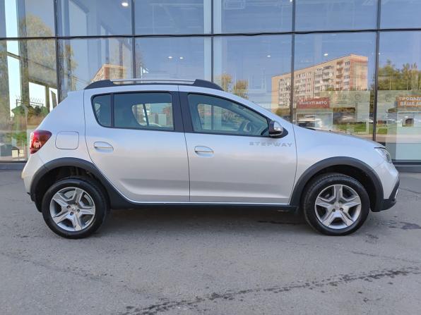 Renault Sandero II Рестайлинг с пробегом 2019 года, цена 1 255 000 рублей, 33800 км, хэтчбек, Автокод Объявления