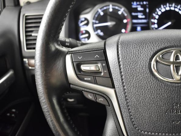 Toyota Land Cruiser 200 Series Рестайлинг 2 с пробегом 2018 года, цена 6 620 900 рублей, 125115 км, внедорожник, Автокод Объявления