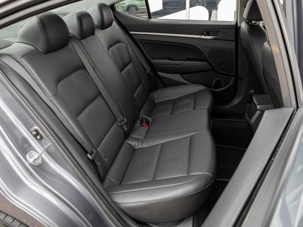 Hyundai Avante VI Рестайлинг с пробегом 2019 года, цена 1 699 000 рублей, 104916 км, седан, Автокод Объявления