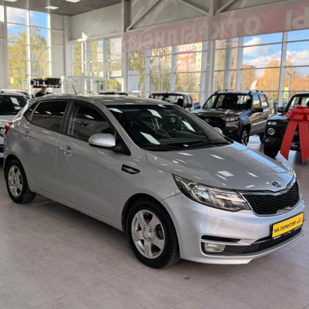 Kia Rio III Рестайлинг с пробегом 2015 года, цена 794 000 рублей, 137637 км, хэтчбек, Автокод Объявления