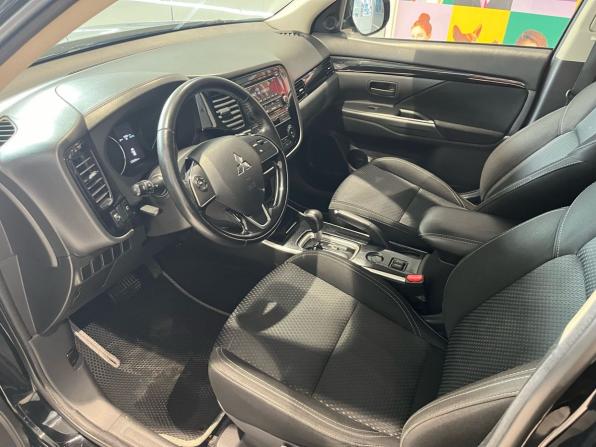 Mitsubishi Outlander III Рестайлинг 3 с пробегом 2018 года, цена 1 829 000 рублей, 175000 км, внедорожник, Автокод Объявления