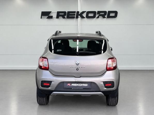 Renault Sandero II Рестайлинг с пробегом 2018 года, цена 1 120 000 рублей, 153000 км, хэтчбек, Автокод Объявления