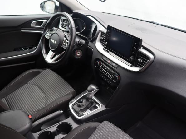 Kia Ceed III Рестайлинг с пробегом 2022 года, цена 2 350 000 рублей, 26153 км, универсал, Автокод Объявления