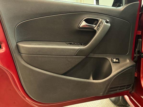 Volkswagen Polo V Рестайлинг с пробегом 2017 года, цена 1 149 000 рублей, 95000 км, седан, Автокод Объявления
