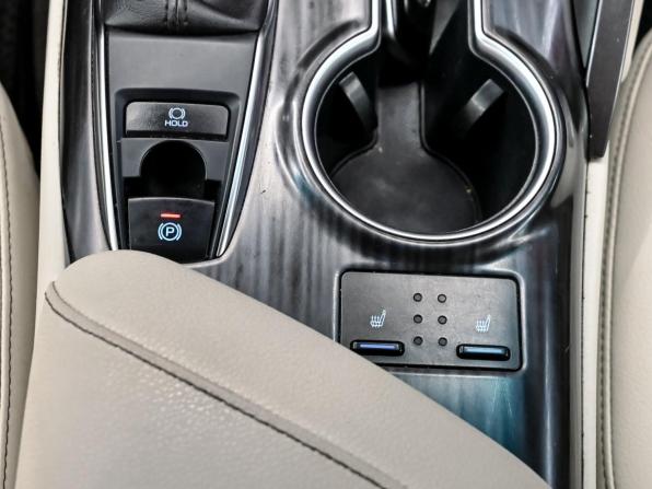 Toyota Camry VIII (XV70) Рестайлинг с пробегом 2021 года, цена 2 900 000 рублей, 162834 км, седан, Автокод Объявления