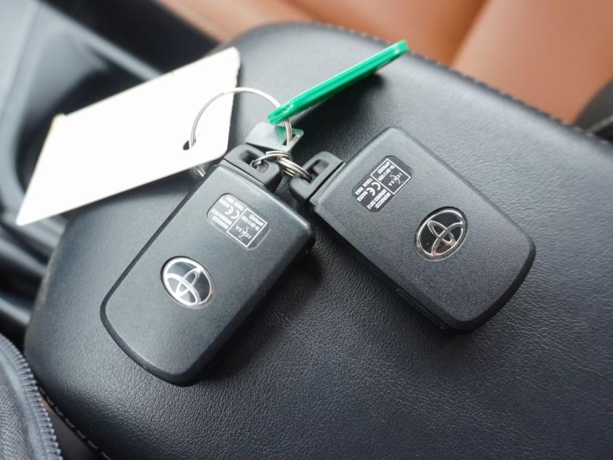 Toyota RAV4 IV (XA40) Рестайлинг Москва  - изображение 12