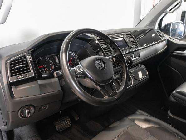 Volkswagen Multivan T6 с пробегом 2018 года, цена 4 395 000 рублей, 134962 км, минивэн, Автокод Объявления