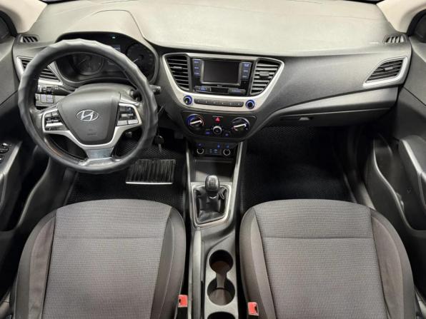 Hyundai Solaris II с пробегом 2018 года, цена 876 530 рублей, 308194 км, седан, Автокод Объявления