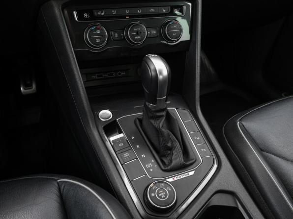 Volkswagen Tiguan II с пробегом 2018 года, цена 2 633 000 рублей, 197738 км, внедорожник, Автокод Объявления