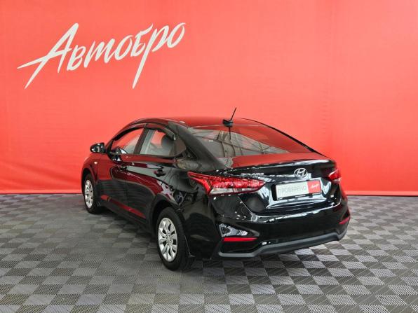 Hyundai Solaris II с пробегом 2017 года, цена 1 050 000 рублей, 131298 км, седан, Автокод Объявления