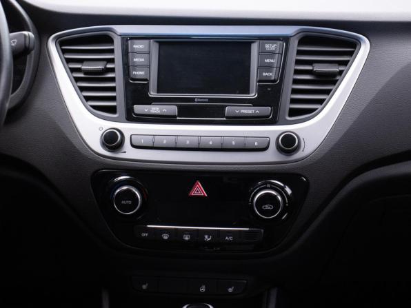 Hyundai Solaris II с пробегом 2017 года, цена 1 360 000 рублей, 119142 км, седан, Автокод Объявления