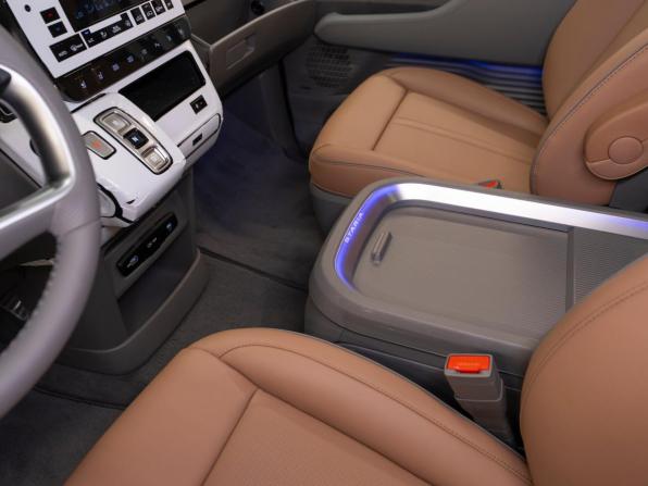 Hyundai Staria I с пробегом 2025 года, цена 8 350 000 рублей, 500 км, минивэн, Автокод Объявления