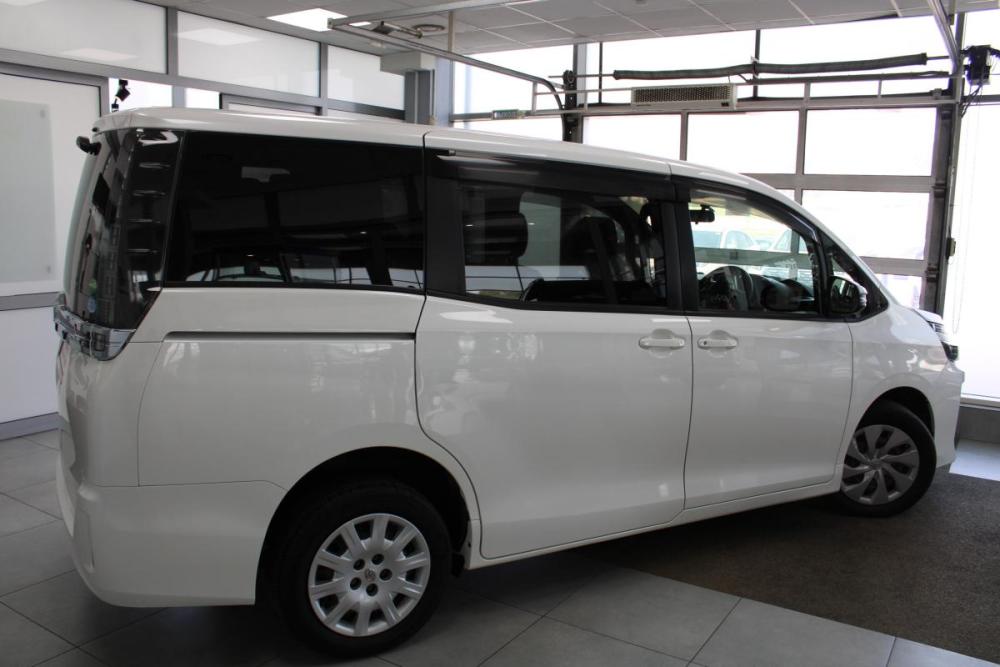 Toyota Voxy III (R80) Красноярск  - изображение 3