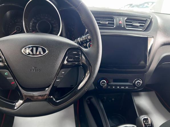 Kia Rio III Рестайлинг с пробегом 2016 года, цена 995 000 рублей, 136890 км, хэтчбек, Автокод Объявления