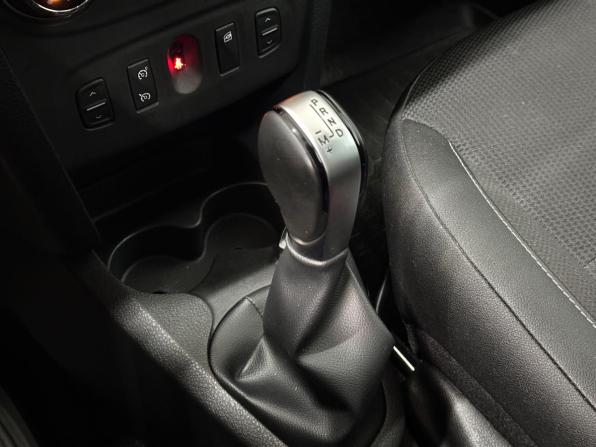 Renault Sandero II Рестайлинг с пробегом 2021 года, цена 1 388 000 рублей, 57867 км, хэтчбек, Автокод Объявления