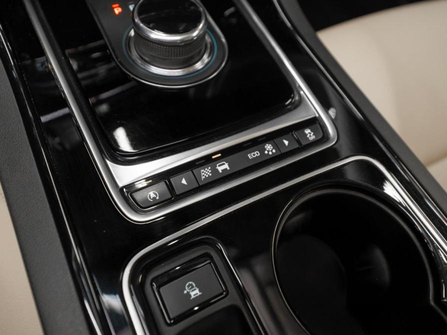 Jaguar XE I Москва  - изображение 19