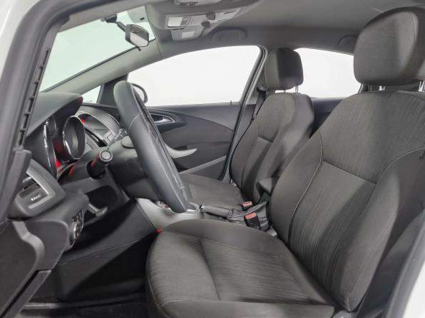 Opel Astra J с пробегом 2011 года, цена 549 000 рублей, 181298 км, хэтчбек, Автокод Объявления