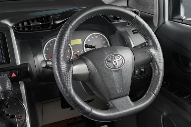 Toyota Wish II Рестайлинг с пробегом 2013 года, цена 1 499 000 рублей, 117000 км, минивэн, Автокод Объявления